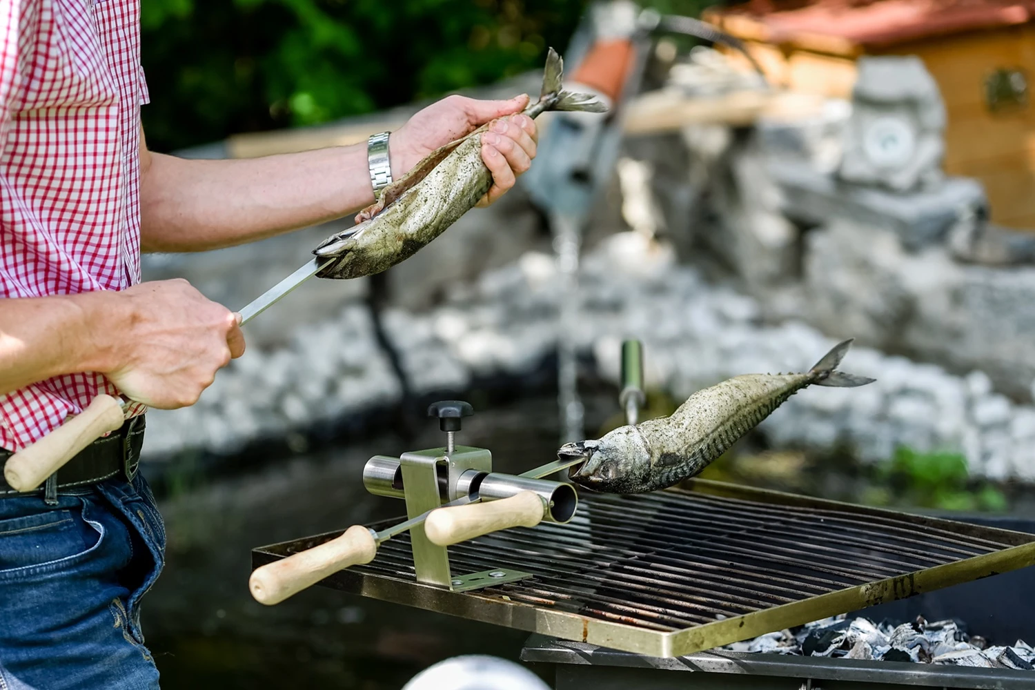 Steckerlfisch Grillaufsatz für 2 Fische I Edelstahlspieß I Gas- und Kohlegrill