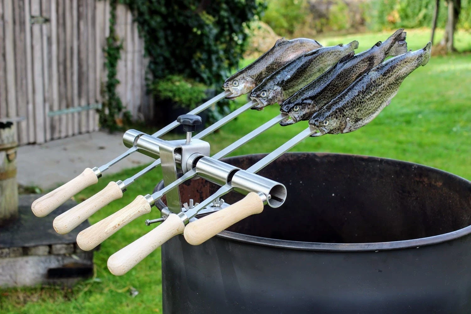 Steckerlfisch Grillaufsatz für 4 Fische I Edelstahlspieß I Feuerschale