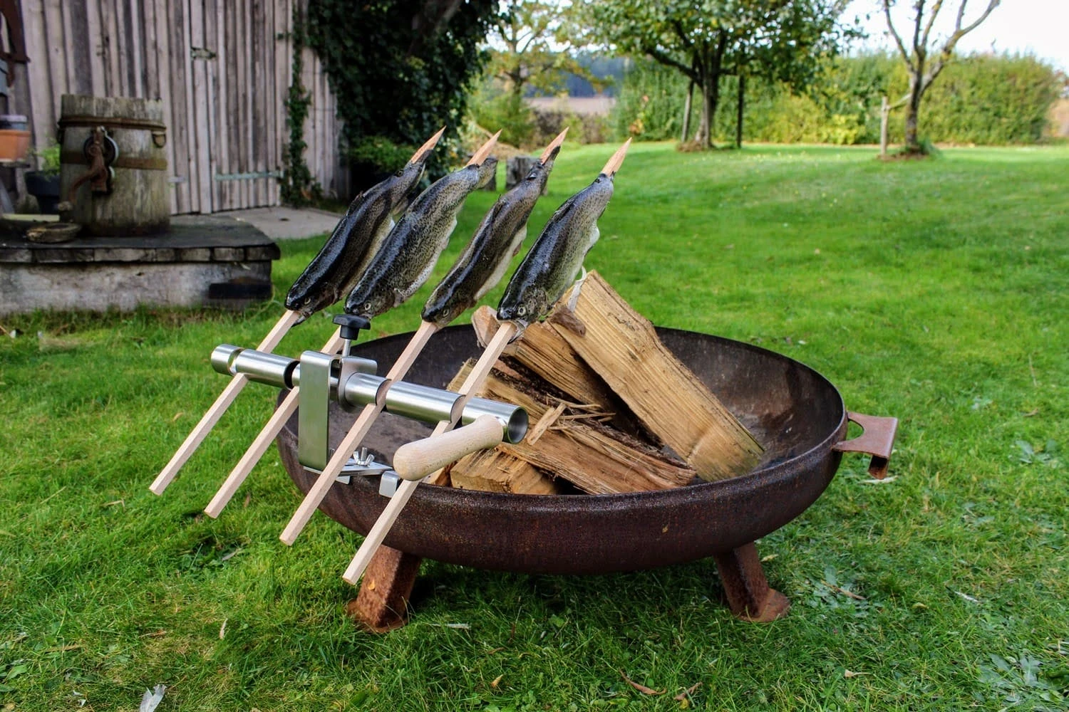 Steckerlfisch Grillaufsatz für 4 Fische I Holzspieß I Feuerschale