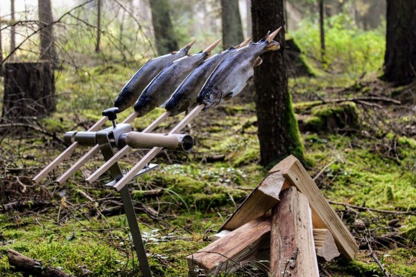 Steckerfisch Grillaufsatz für 4 Fische I Holzspieß I Lagerfeuer