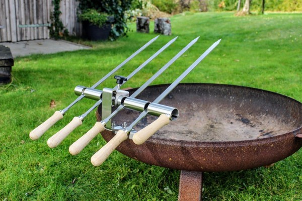 Steckerlfisch Grillaufsatz für 4 Fische I Edelstahlspieß I Feuerschale