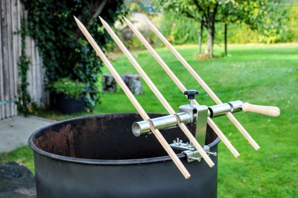 Steckerlfisch Grillaufsatz für 4 Fische I Holzspieß I Feuerschale