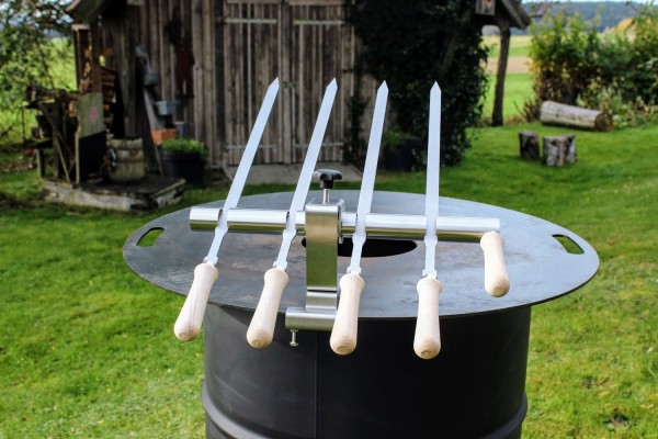 Steckerlfisch Halter für 4 Fische I Edelstahlspieß I Grillplatte (29 mm)